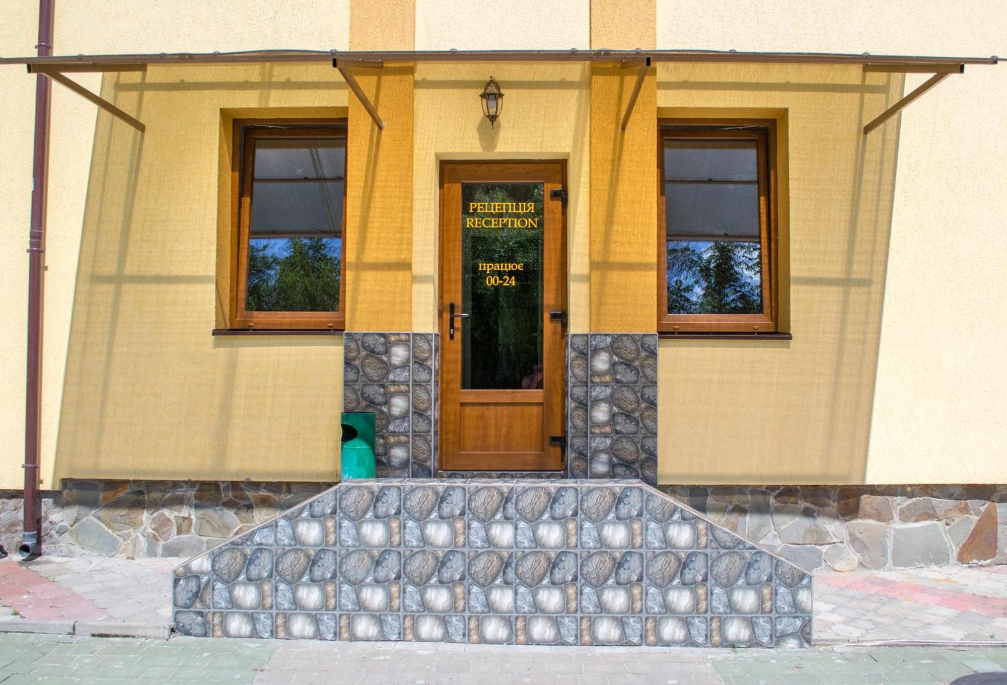 Отель Каприз Каменец-Подольский Экстерьер фото