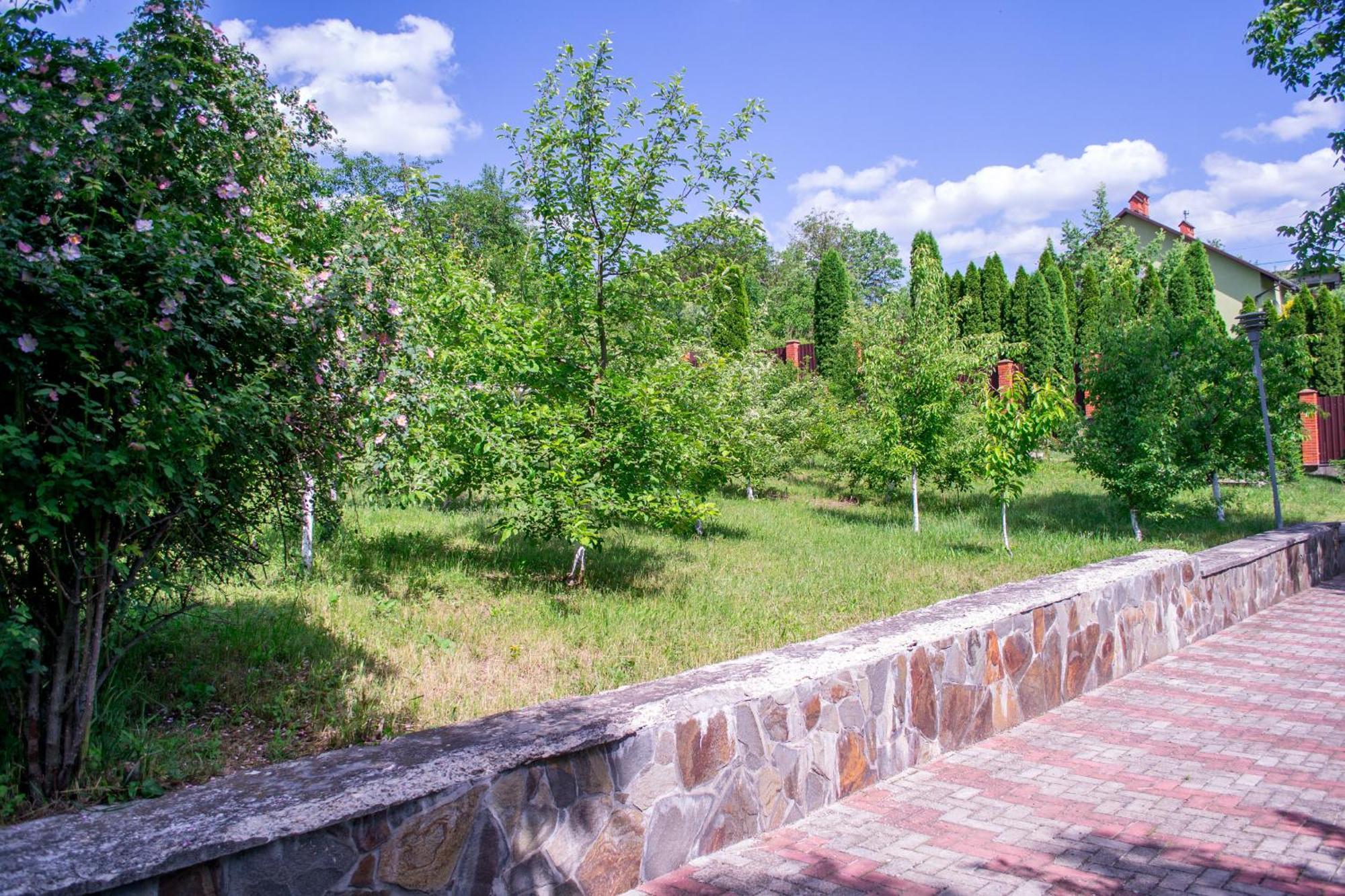 Отель Каприз Каменец-Подольский Экстерьер фото