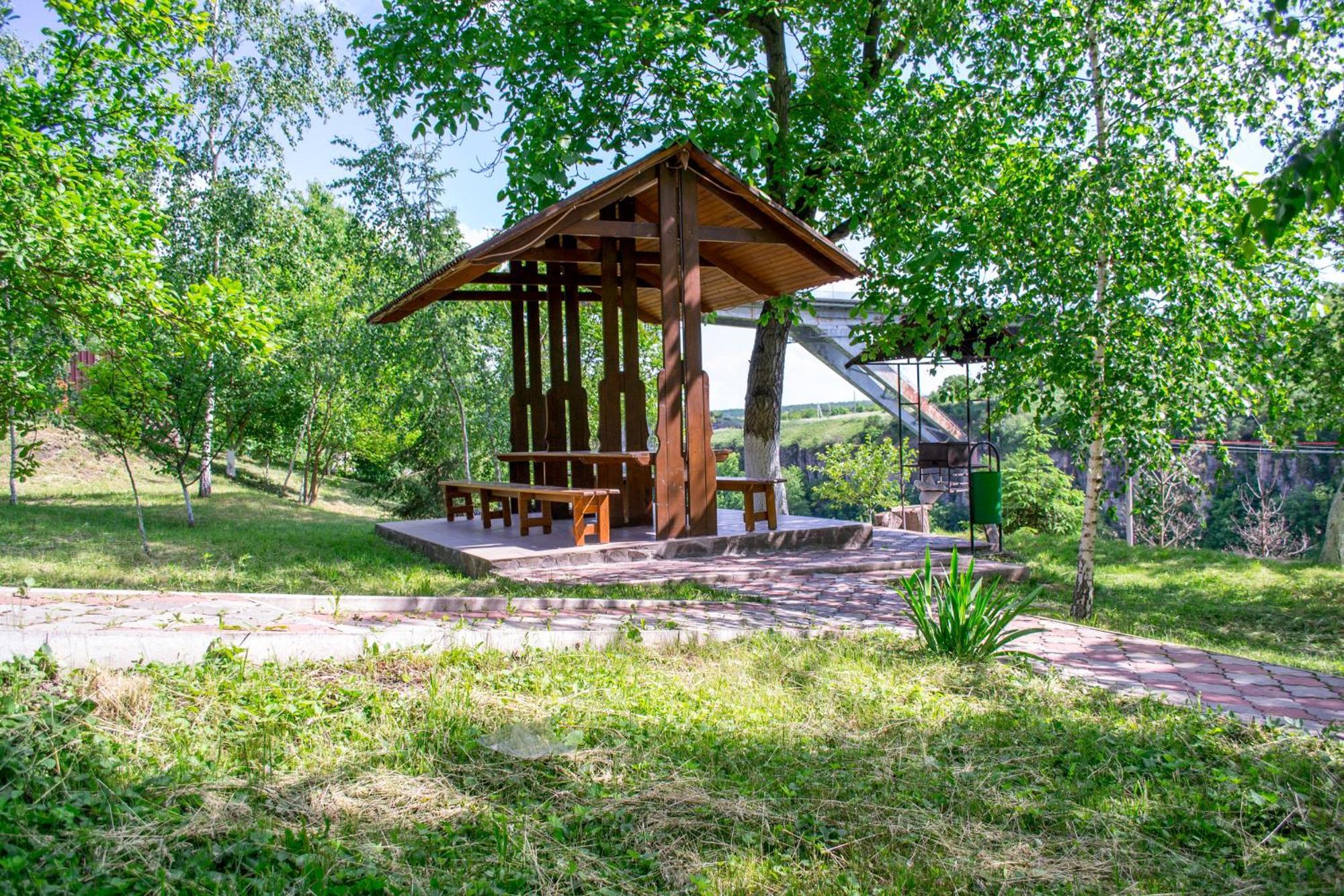 Отель Каприз Каменец-Подольский Экстерьер фото
