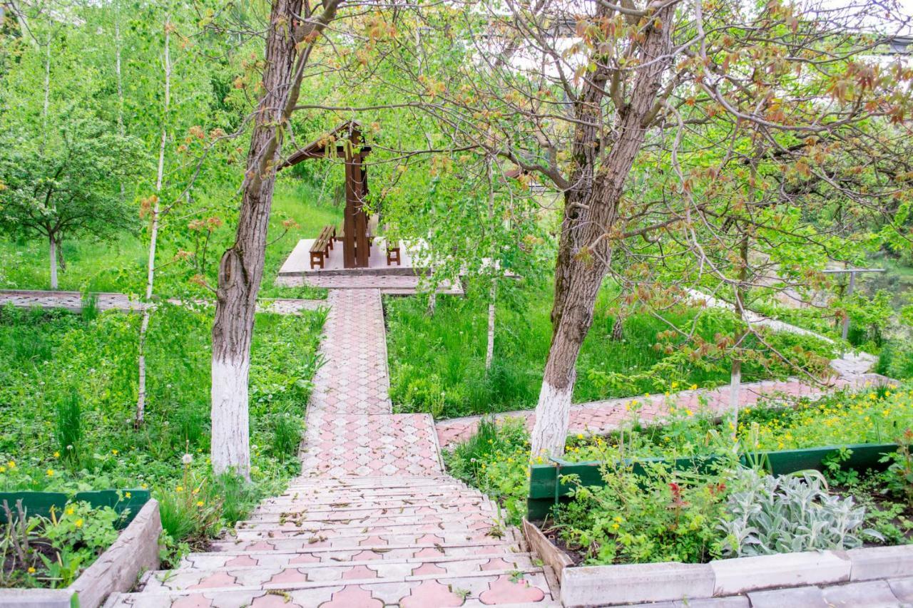 Отель Каприз Каменец-Подольский Экстерьер фото